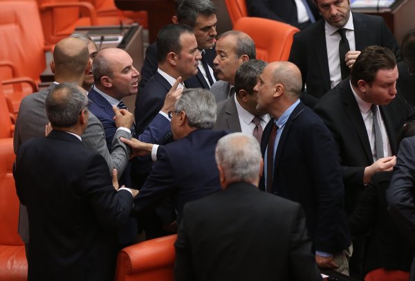 MHP'li ve HDP'li vekiller kavga etti