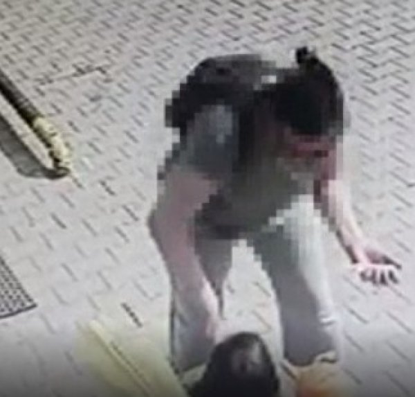 Bursa'da 3 yaşındaki kıza dondurma dayağı