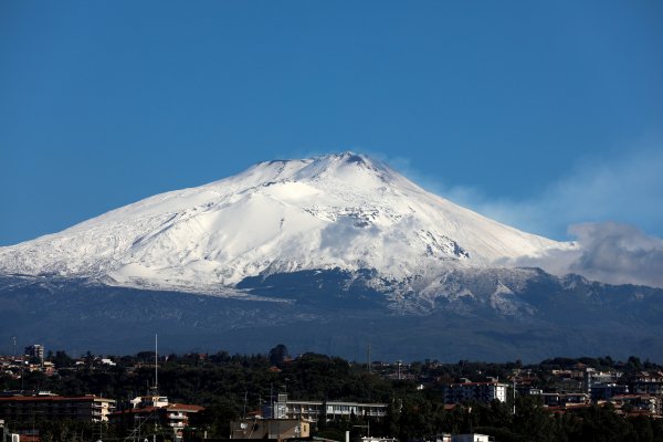 r Etna Yanardağı aktif duruma geçti