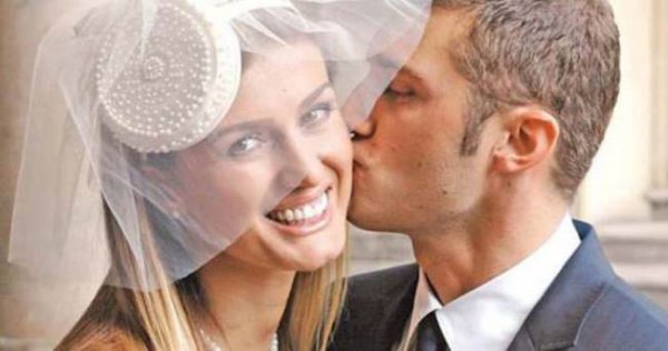 Tuğba Özay boşandı