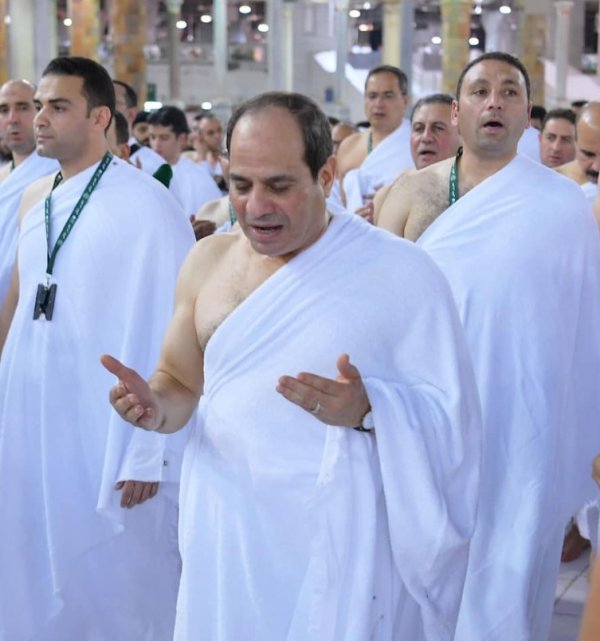 Darbeci Sisi, umre yaptı