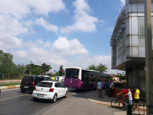 i Sancaktepe'de kamyonet metrelerce sürüklendi