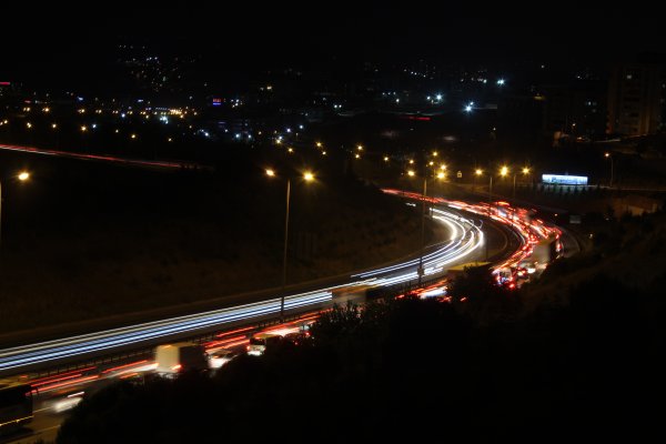 i TEM otoyolunda trafik durma noktasına geldi