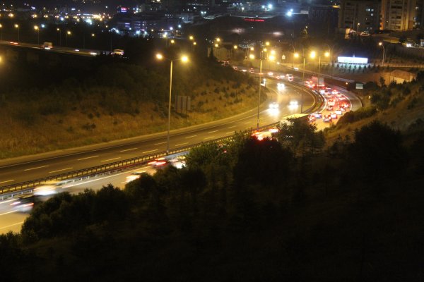 i TEM otoyolunda trafik durma noktasına geldi