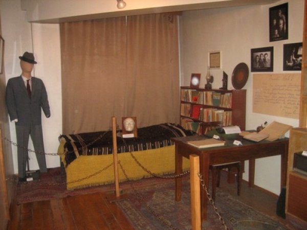 Orhan Kemal'in 49. ölüm yıl dönümü! Orhan Kemal kimdir Orhan Kemal'in 49. ölüm yıl dönümü! Orhan Kemal kimdir