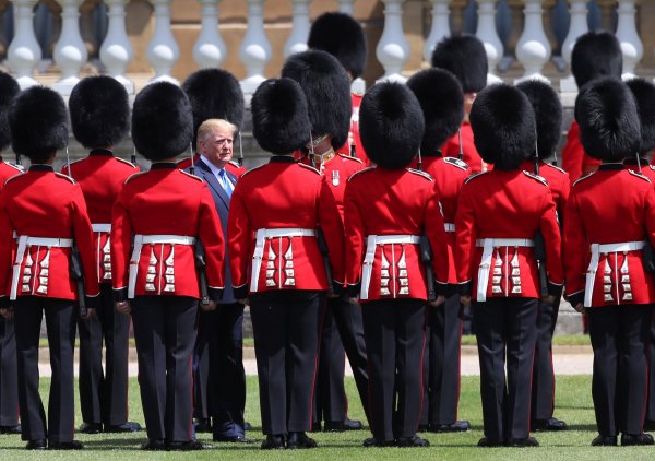 r ABD Başkanı Trump İngiltere'de
