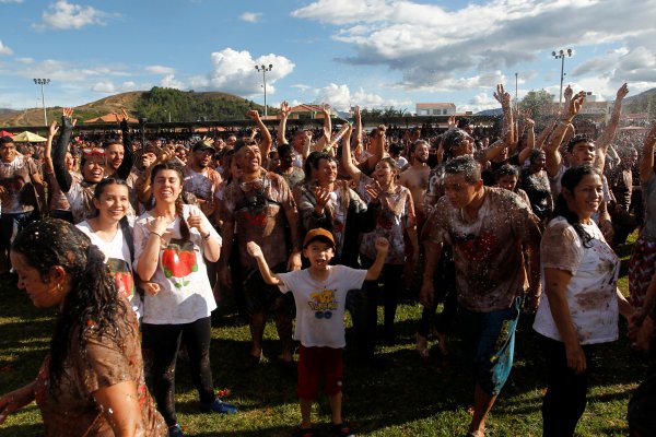 r Kolombiya'da domates savaşları