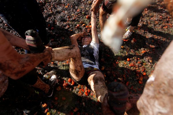 r Kolombiya'da domates savaşları