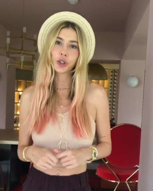 Ünlüler sosyal medyadan telefon dağıtıyor