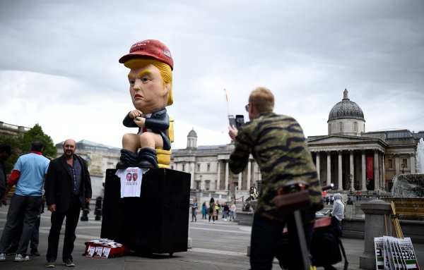 r İngiltere'de Trump protestosu