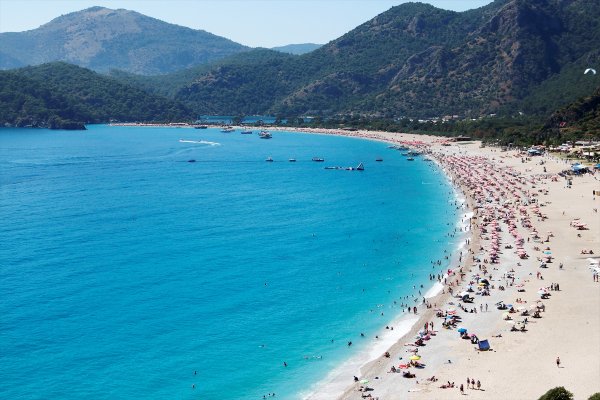 Turistik beldelerde bayram yoğunluğu