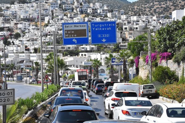 Turistik beldelerde bayram yoğunluğu