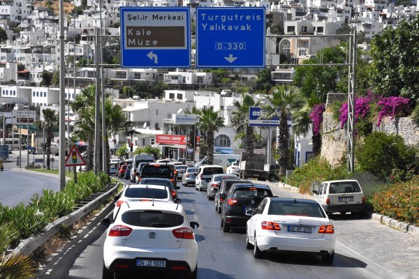 Turistik beldelerde bayram yoğunluğu