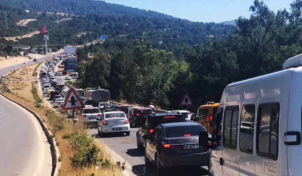 Turistik beldelerde bayram yoğunluğu
