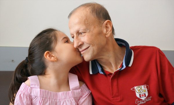 a Kanseri yenen dedenin torun sevgisi