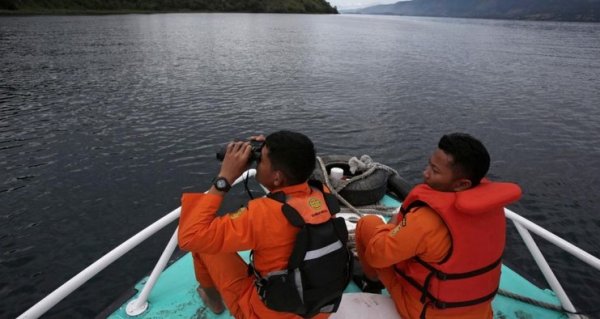 Endonezya'da yük gemisi battı