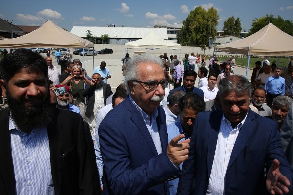 a Atina'nın ilk camisinin kapıları açıldı