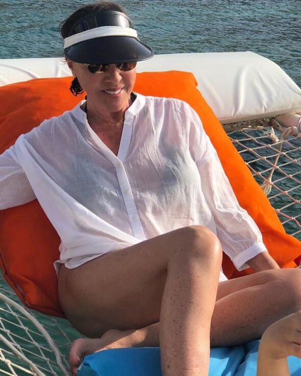 Nebahat Çehre sezonu Kıbrıs'ta açtı