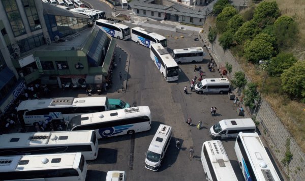 i Memleketlerine giden tatilciler dönüyor