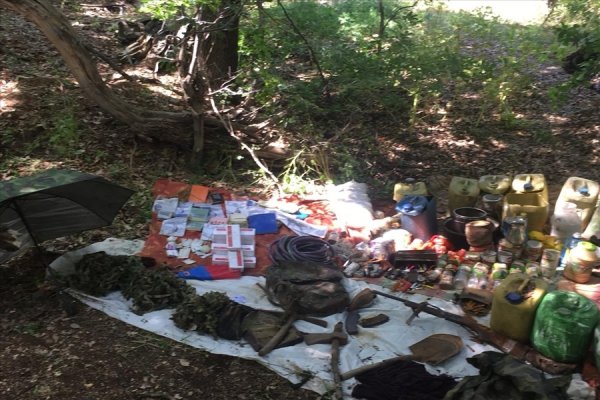 Pençe Harekatı'nda 3 sığınak daha imha edildi