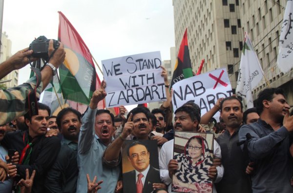 i Eski devlet başkanı para aklamadan gözaltına alındı