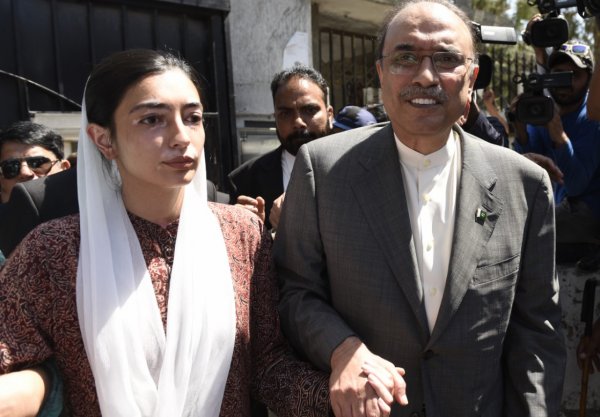 i Eski devlet başkanı para aklamadan gözaltına alındı