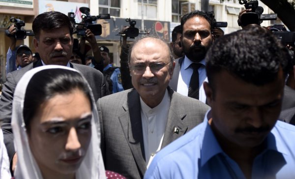 i Eski devlet başkanı para aklamadan gözaltına alındı