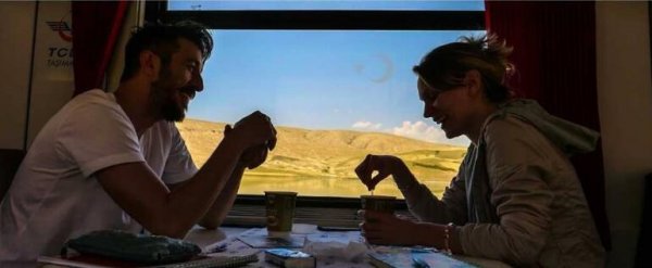 Farah Zeynep Abdullah dedesinin köyüne gitti