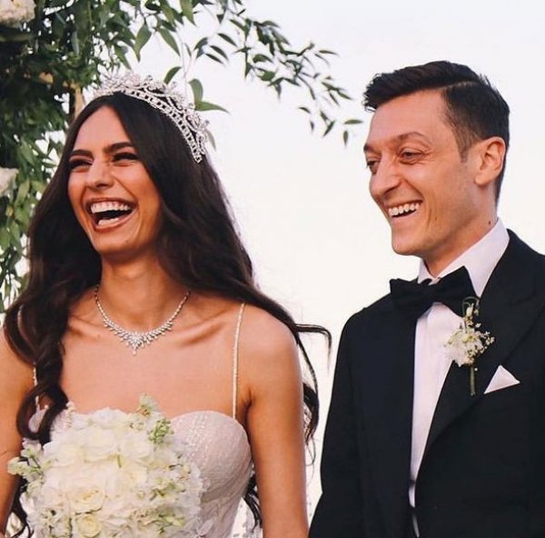 Amine Gülşe'den Özil hamlesi