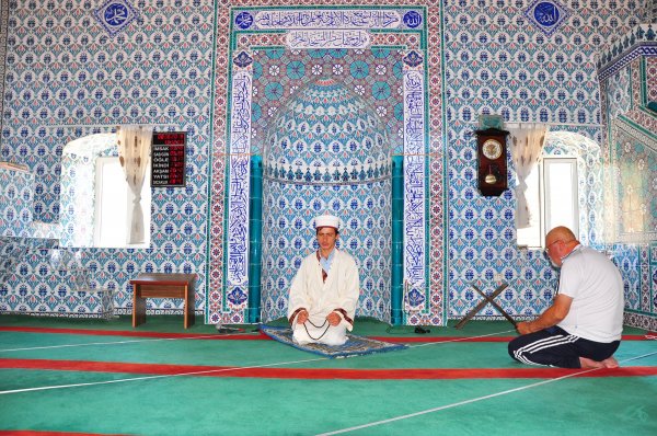 Manisa'da 67 yıl sonra kıblesi değiştirilen cami