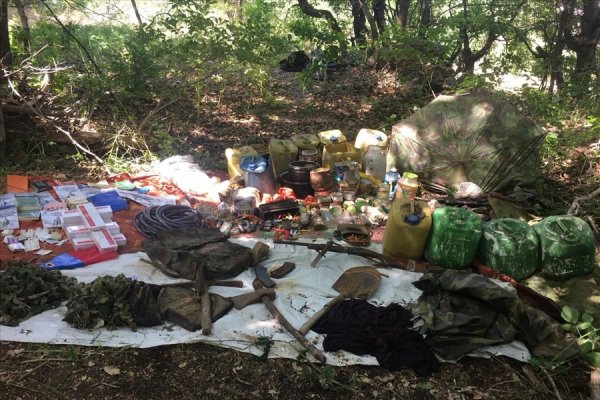 Pençe Harekatı'nda 3 sığınak daha imha edildi