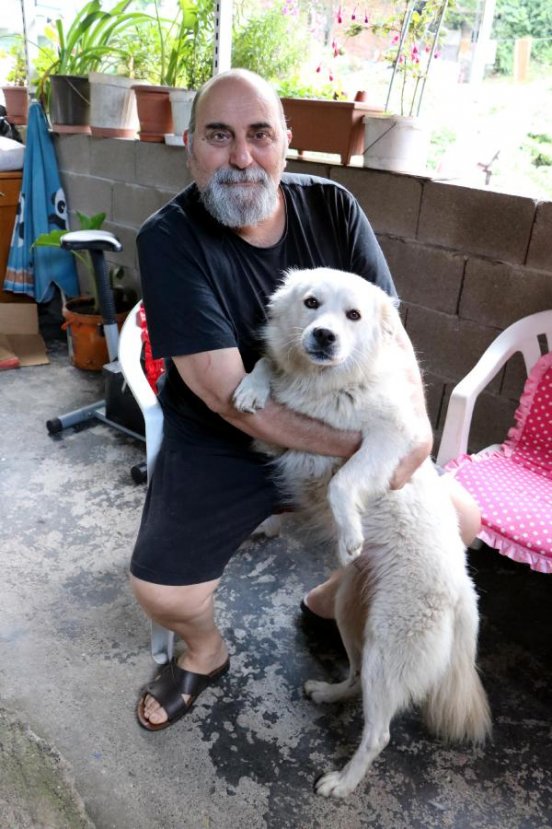 d Kayıp köpeğini bulan aile gözyaşlarını tutamadı