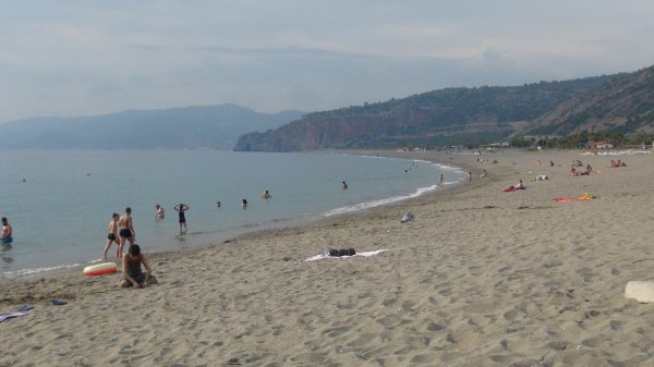 Antalya'da Suriyelilere plaj yasağına veto geldi