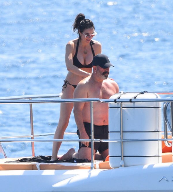 Defne Samyeli ile Cem Yılmaz tatilde