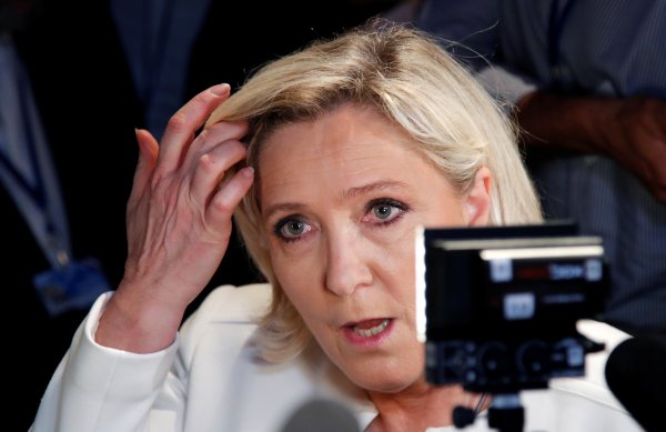 Fransa'da aşırı sağcı Le Pen mahkemeye çıkacak