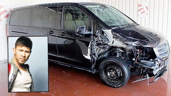 Berksan trafik kazası geçirdi