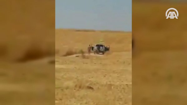 Teröristler arazileri ateşe verirken görüntülendi