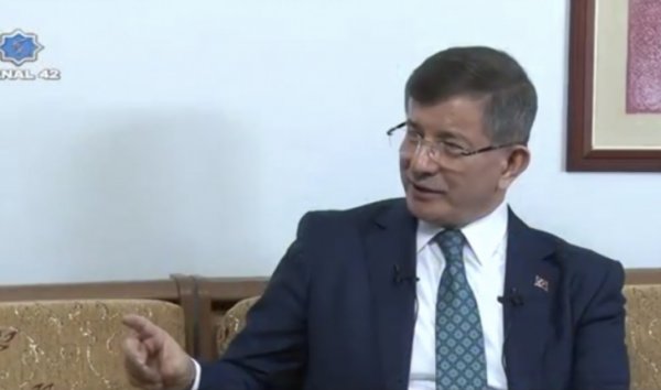 Davutoğlu, Yenikapı'daki teravih namazını yanlış buldu