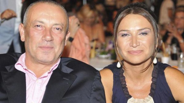 Demet Akbağ ödül töreninde gözyaşlarına boğuldu