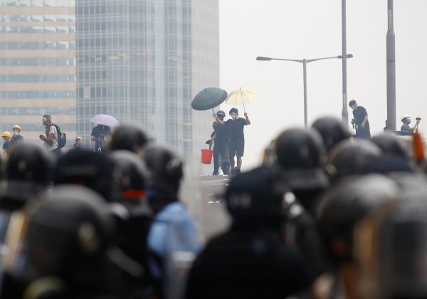 r Çin-ABD geriliminde Hong Kong da karıştı