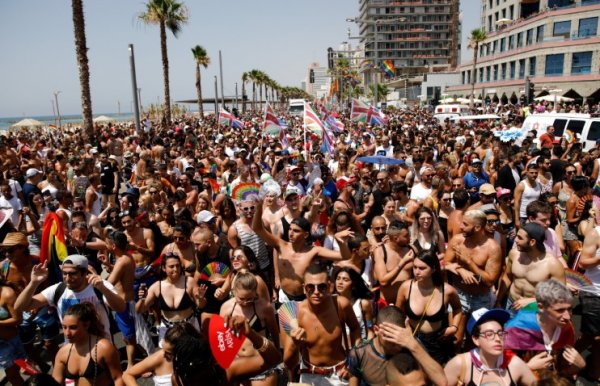 İsrail'de LGBT yürüyüşü