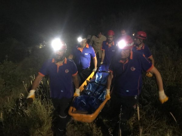 i Bursa'da bir kişi 70 metre yükseklikten traktörle uçtu