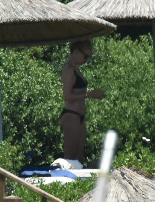 Burcu Esmersoy tatilde