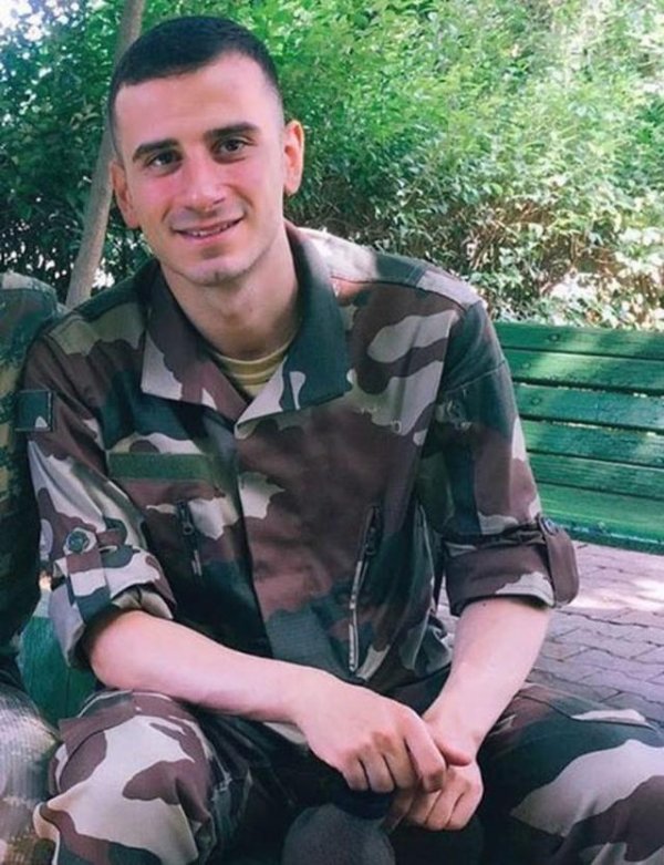 Melisa Aslı Pamuk asker bekliyor