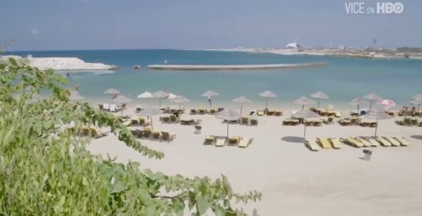 Lazkiye Plajı'nda eğlenen Suriyeliler