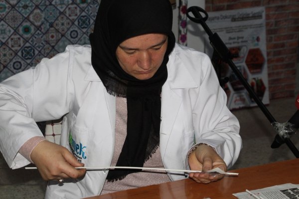 Balıkesir'de gazeteler sanat eserine dönüşüyor