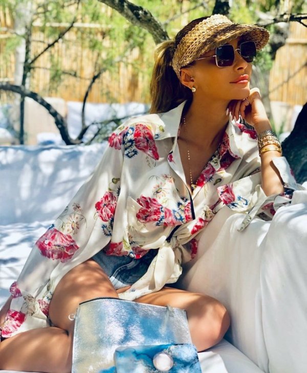 Özge Ulusoy sevgilisiyle tatilde