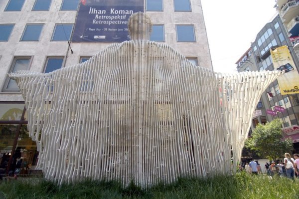 İlhan Koman kimdir
