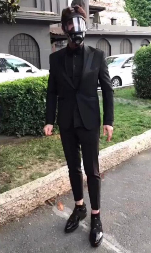 Yılmaz Morgül gaz maskesiyle gezdi