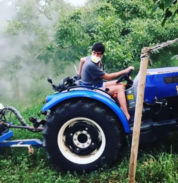 Burak Hakkı'nın çiftlik hayatı